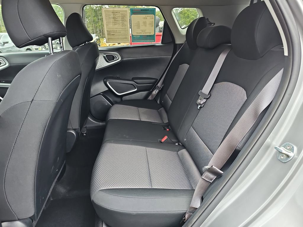Used 2022 Kia Soul LX image 17