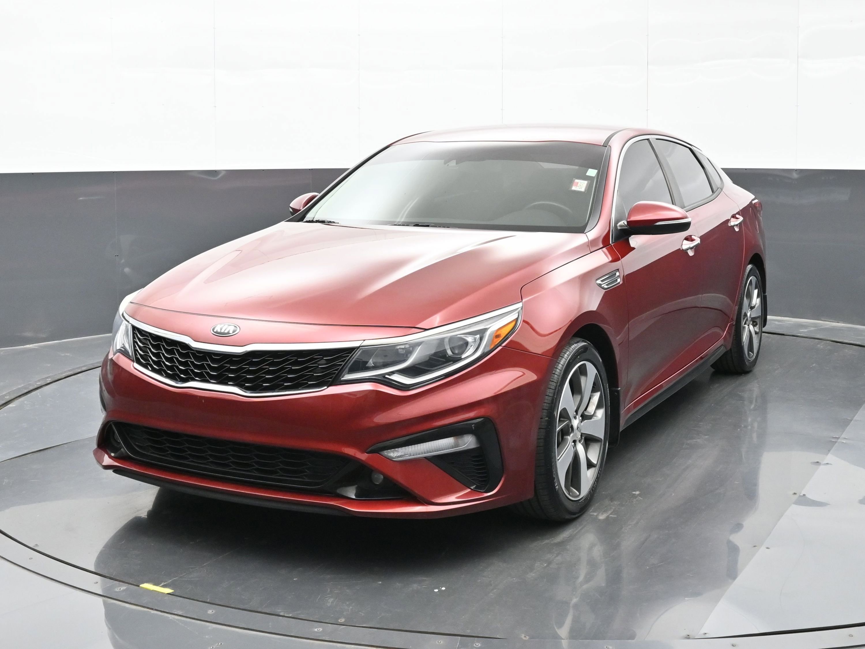 Used 2019 Kia Optima S image 4