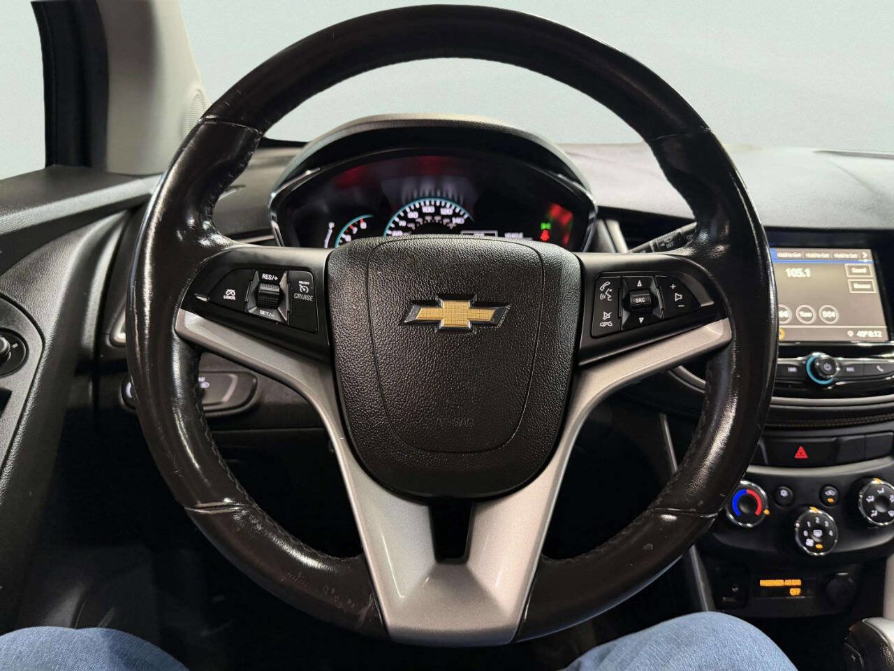 Used 2019 Chevrolet Trax LT w/ Sun & Sound Package AWD/4WD image 32