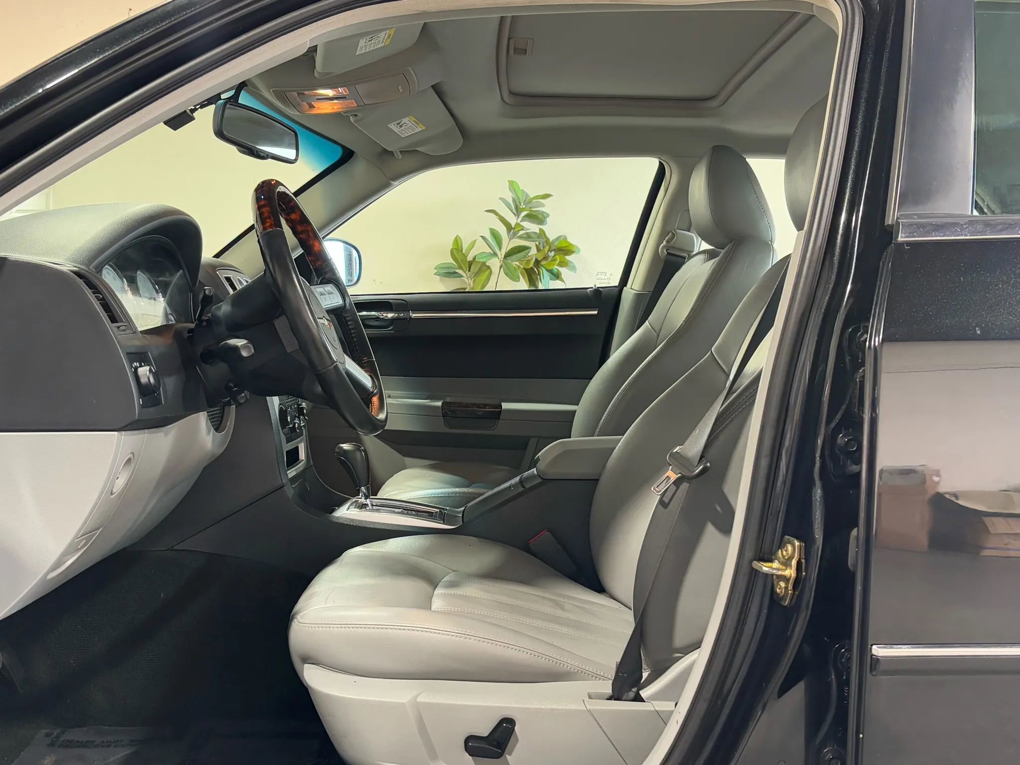 Used 2006 Chrysler 300 C image 9