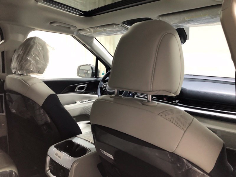 New 2026 Kia Carnival SX w/ SX Dark Edition Package FWD image 12