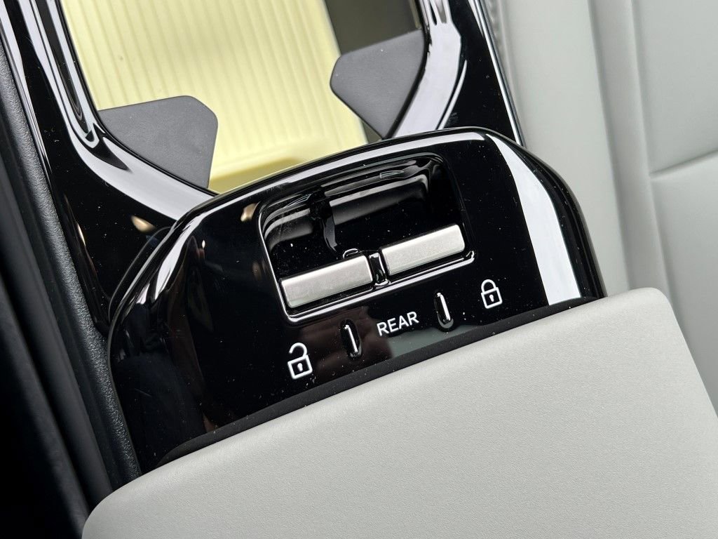 New 2026 Volvo EX30 Plus w/ Climate Package image 24