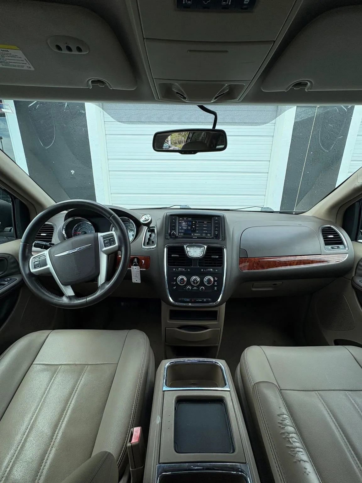 Used 2015 Chrysler Town & Country LX image 5