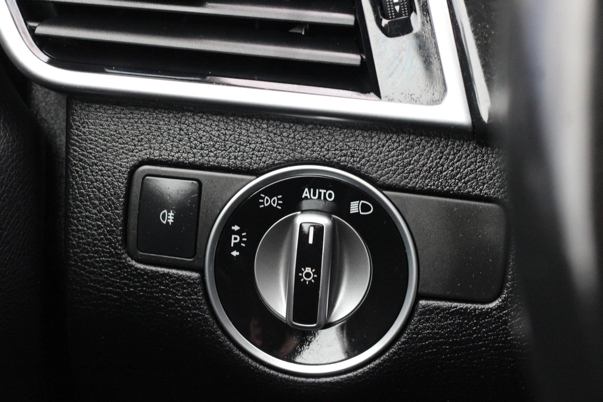 Used 2018 Mercedes-Benz GLS 550 4MATIC w/ Driver Assistance Package image 20