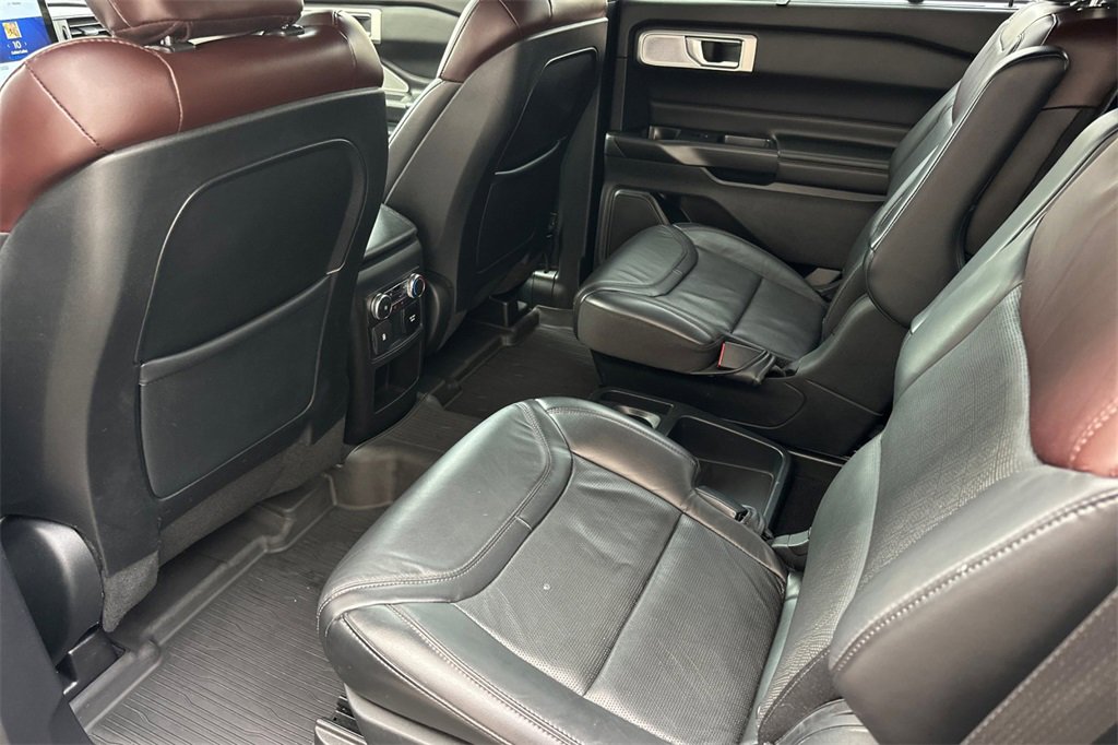 Used 2020 Ford Explorer Platinum w/ Premium Technology Package image 12