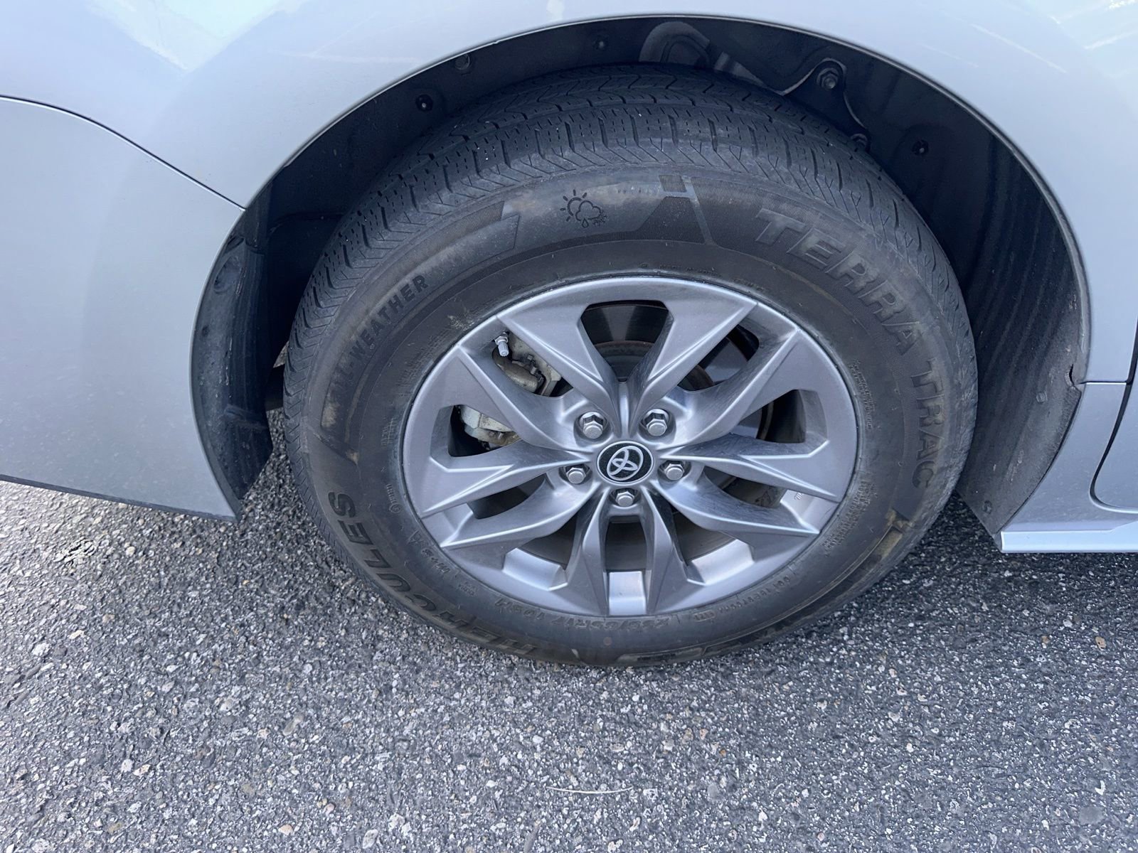Used 2024 Toyota Sienna LE AWD/4WD image 10