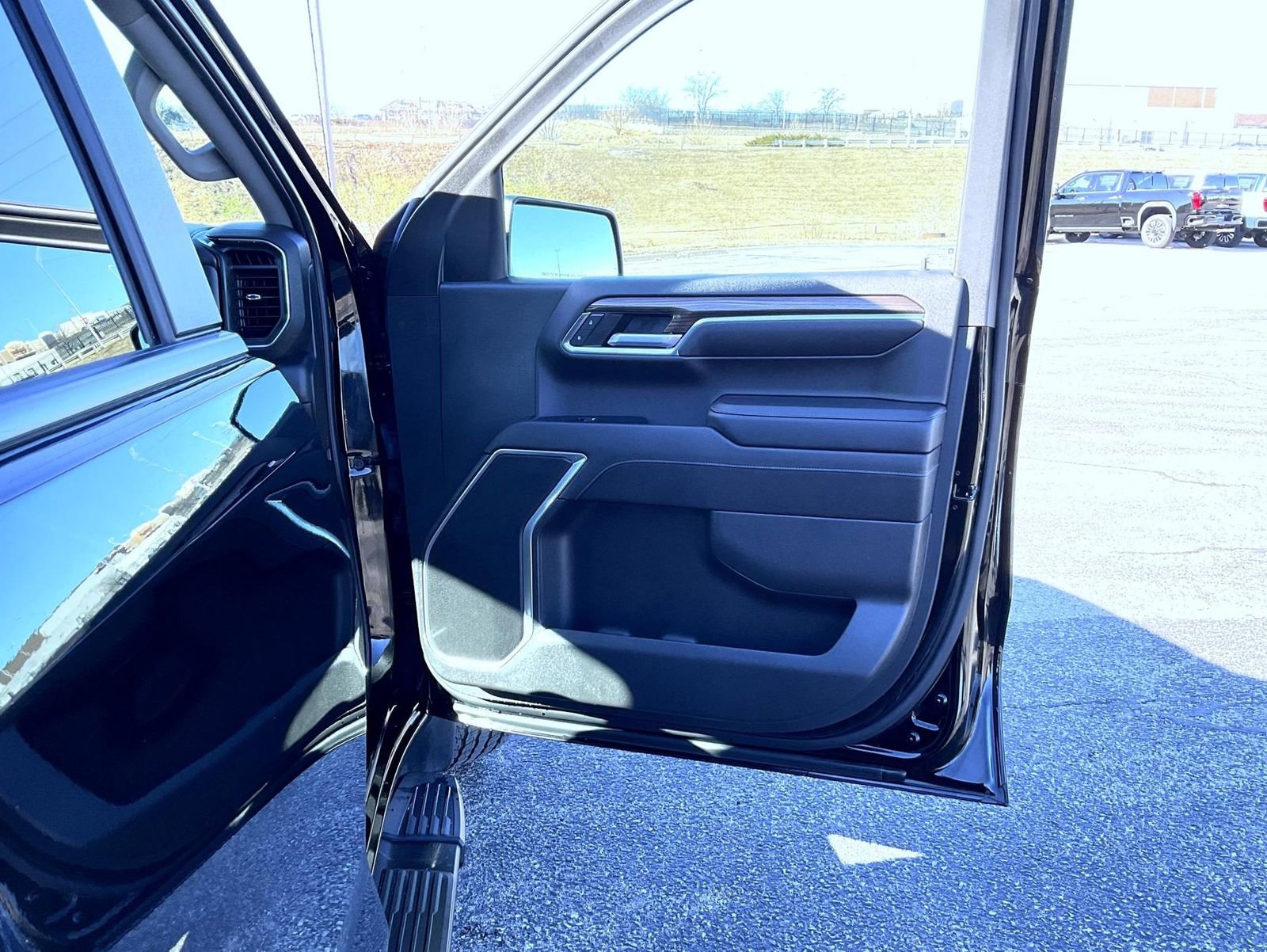 Certified 2023 Chevrolet Silverado 1500 LT w/ Z71 Off-Road Package image 17