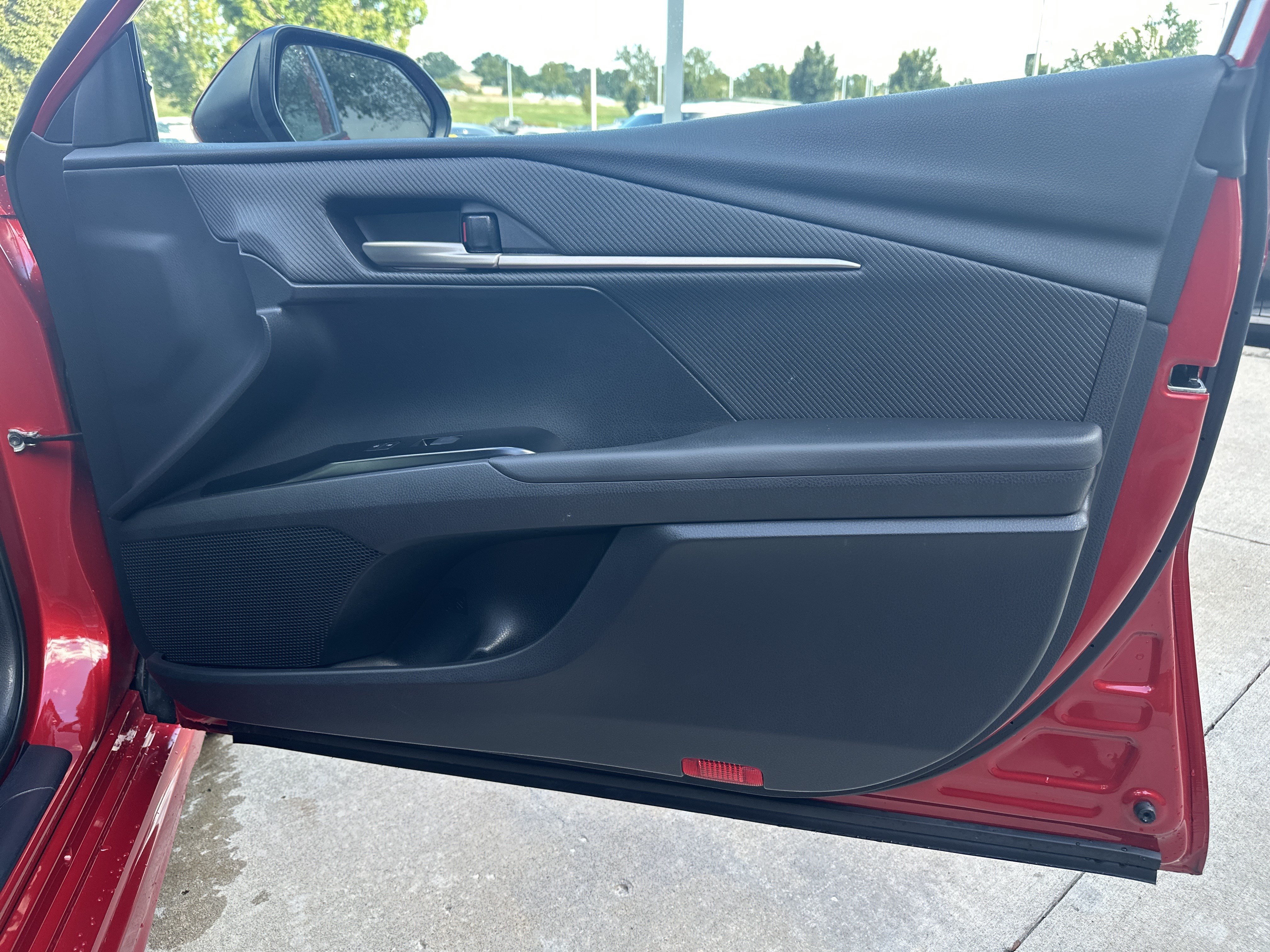 Used 2025 Toyota Camry SE FWD image 29