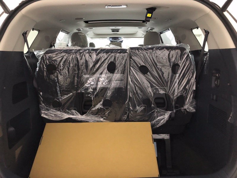 New 2026 Kia Carnival SX w/ SX Dark Edition Package FWD image 8