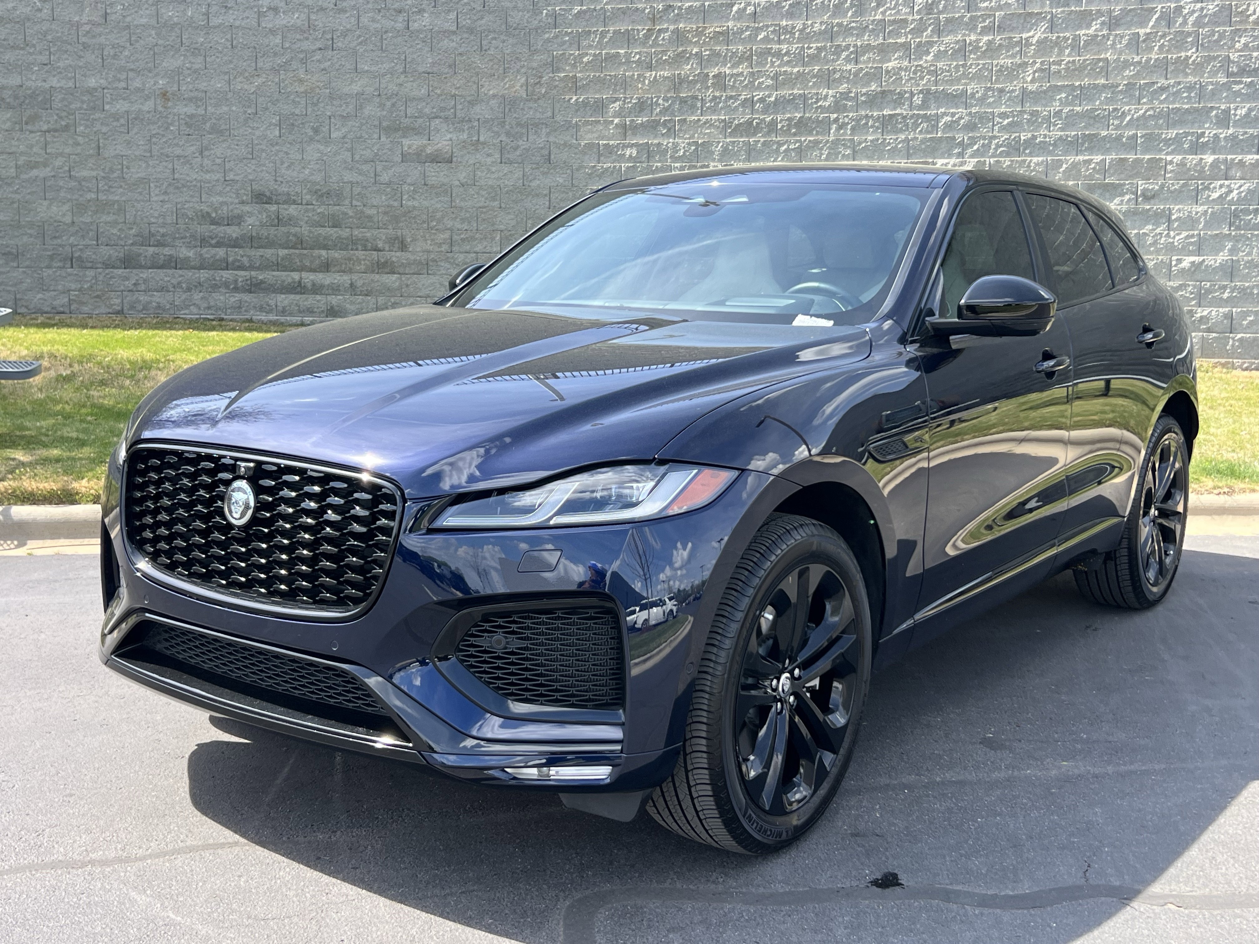 Certified 2026 Jaguar F-PACE R-Dynamic S AWD/4WD image 2