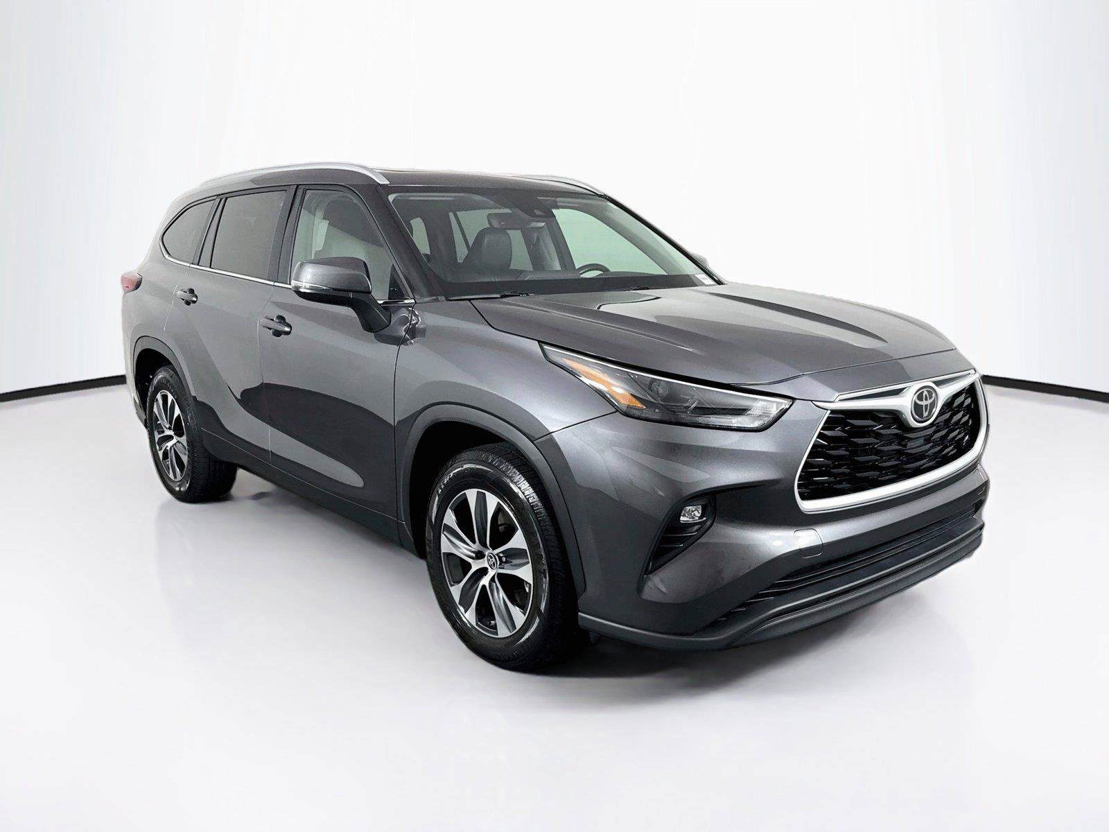 Certified 2023 Toyota Highlander XLE FWD image 10