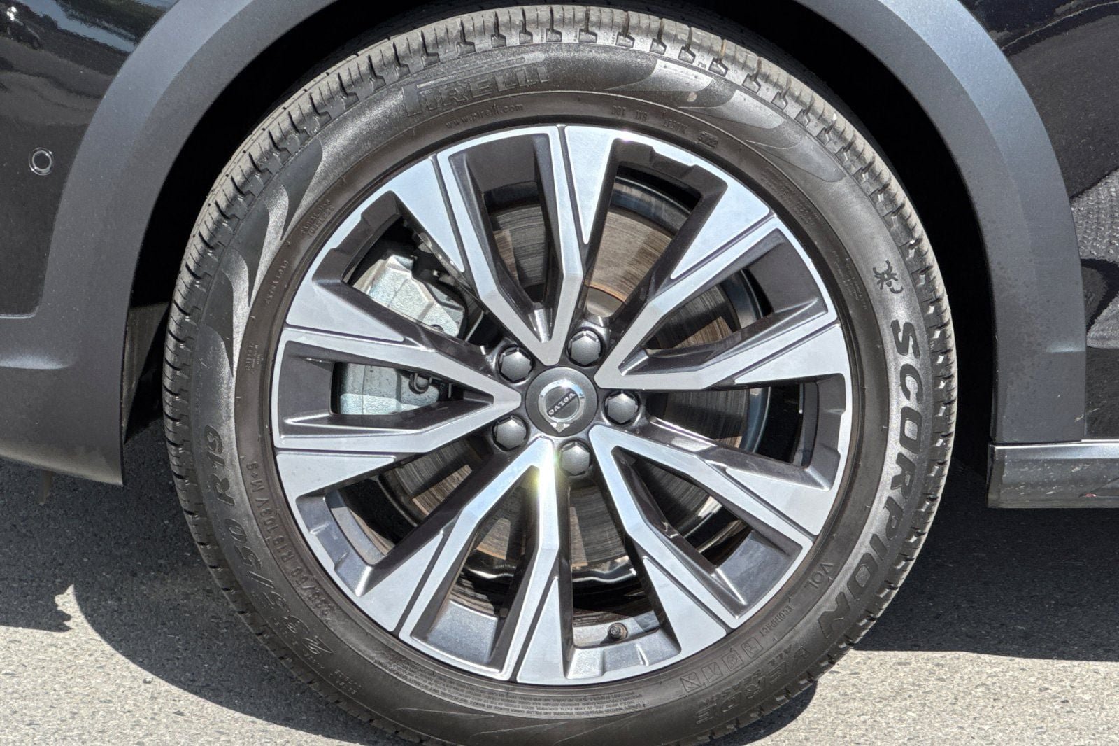 Certified 2024 Volvo V90 B6 Cross Country Plus AWD/4WD image 12