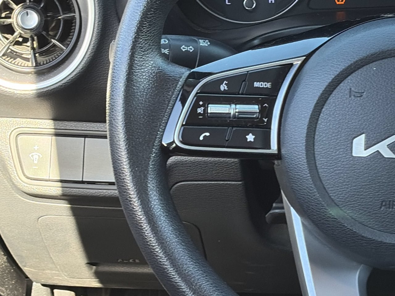 Certified 2024 Kia Forte LXS FWD image 22