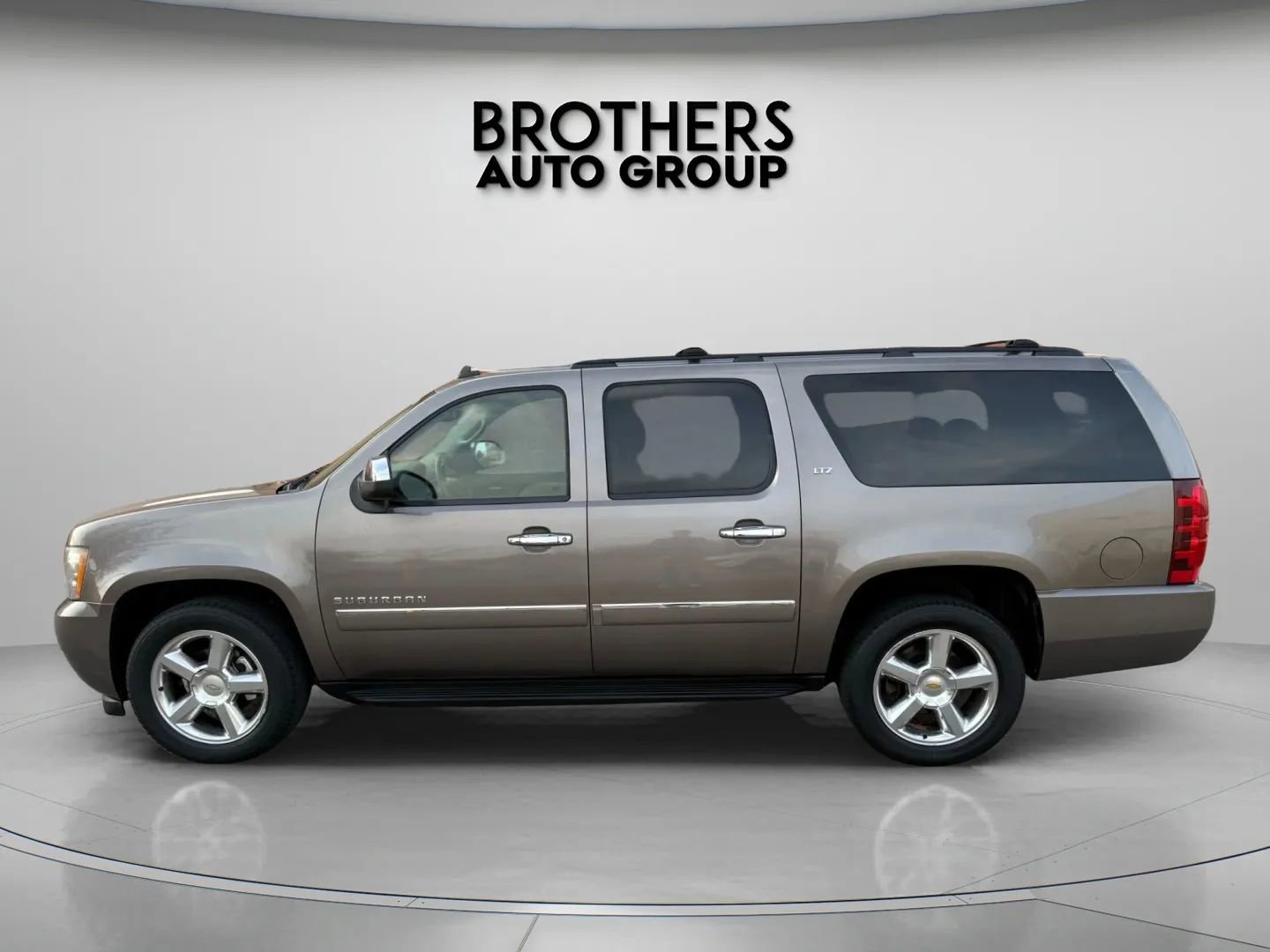 Used 2011 Chevrolet Suburban LTZ image 7