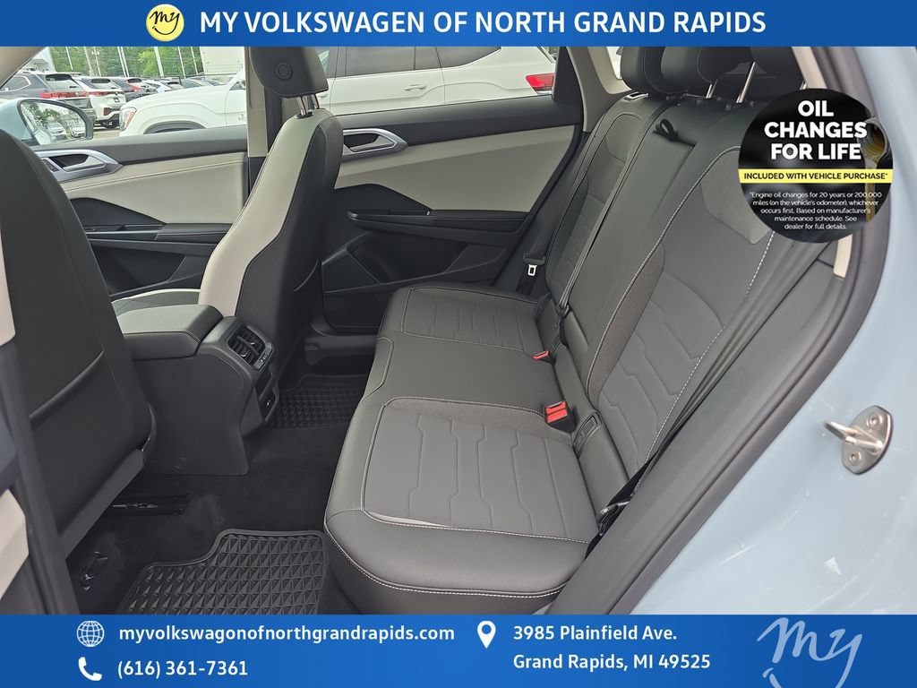 Used 2025 Volkswagen Taos SE w/ Panoramic Sunroof Package AWD/4WD image 29