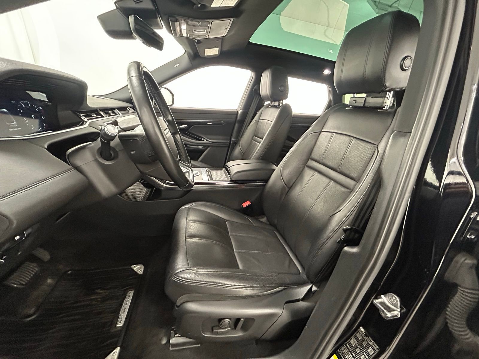 Used 2020 Land Rover Range Rover Evoque SE image 27