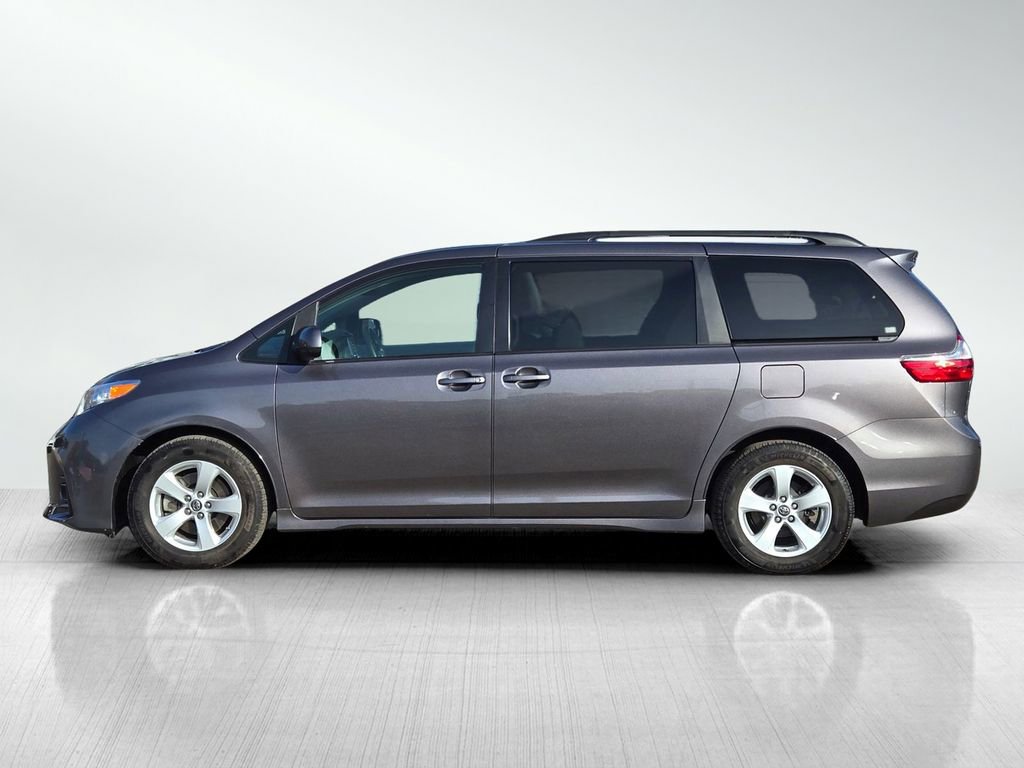 Used 2019 Toyota Sienna LE w/ Carpet Mat Package image 7