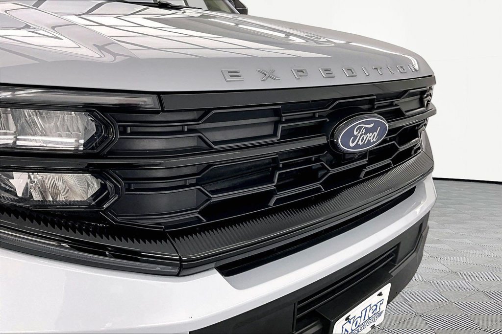 Certified 2025 Ford Expedition Active AWD/4WD image 29