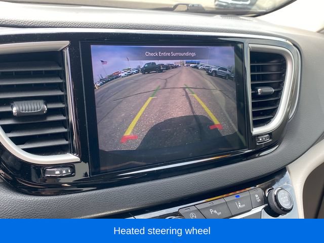 Used 2024 Chrysler Pacifica Touring-L FWD image 10