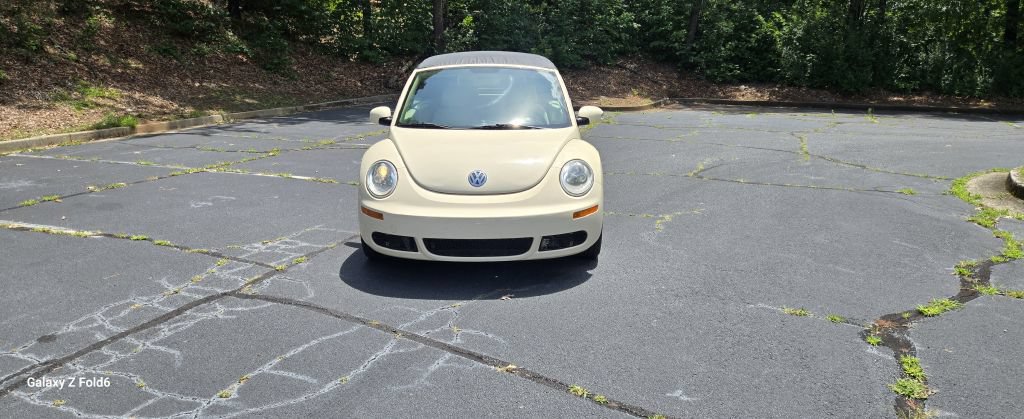 Used 2010 Volkswagen Beetle Convertible FWD image 2