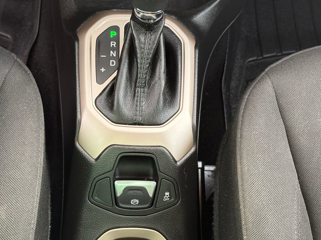 Used 2015 Jeep Renegade Latitude AWD/4WD image 26
