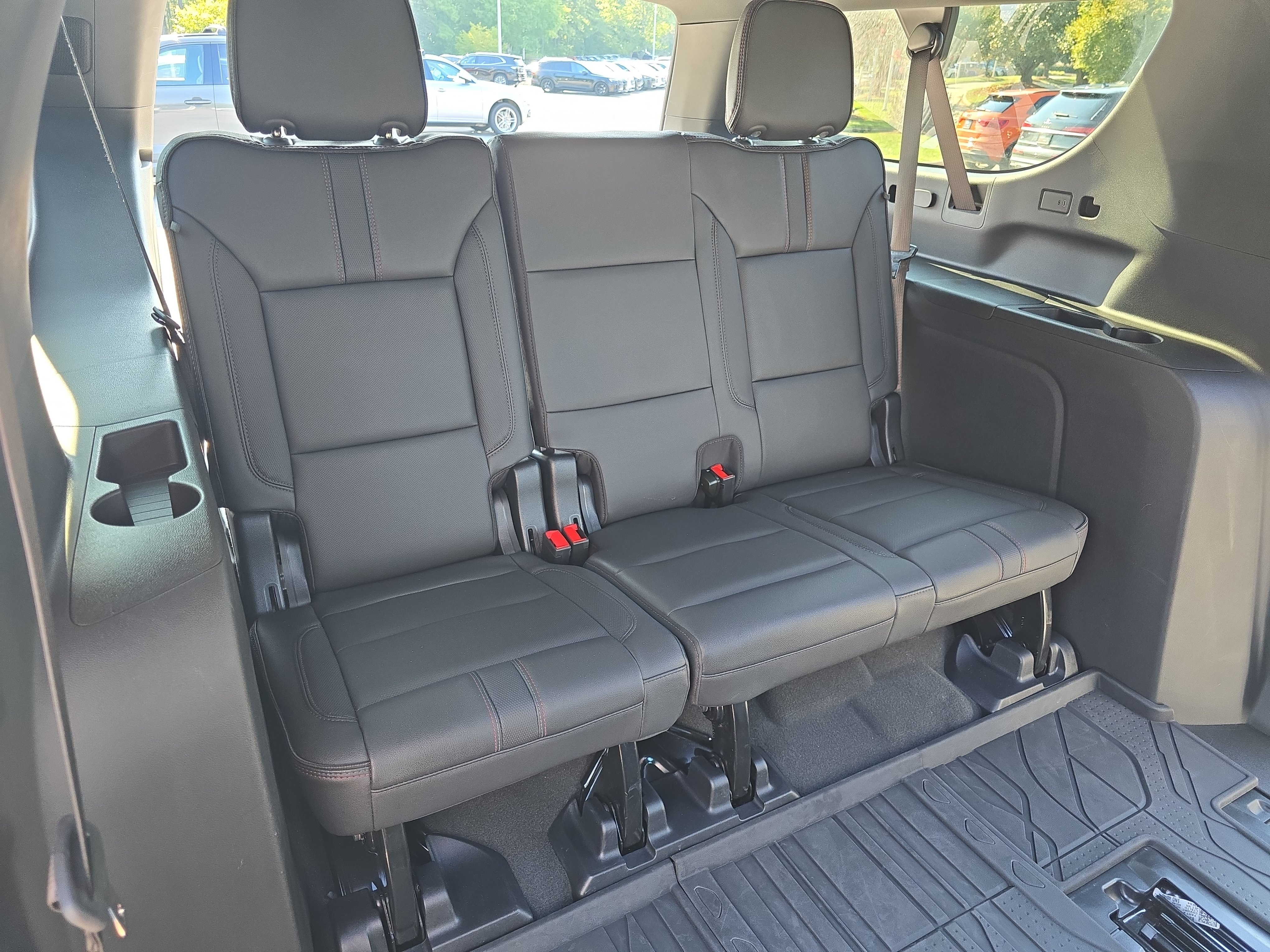 Used 2025 Chevrolet Suburban RST w/ Comfort Package AWD/4WD image 12
