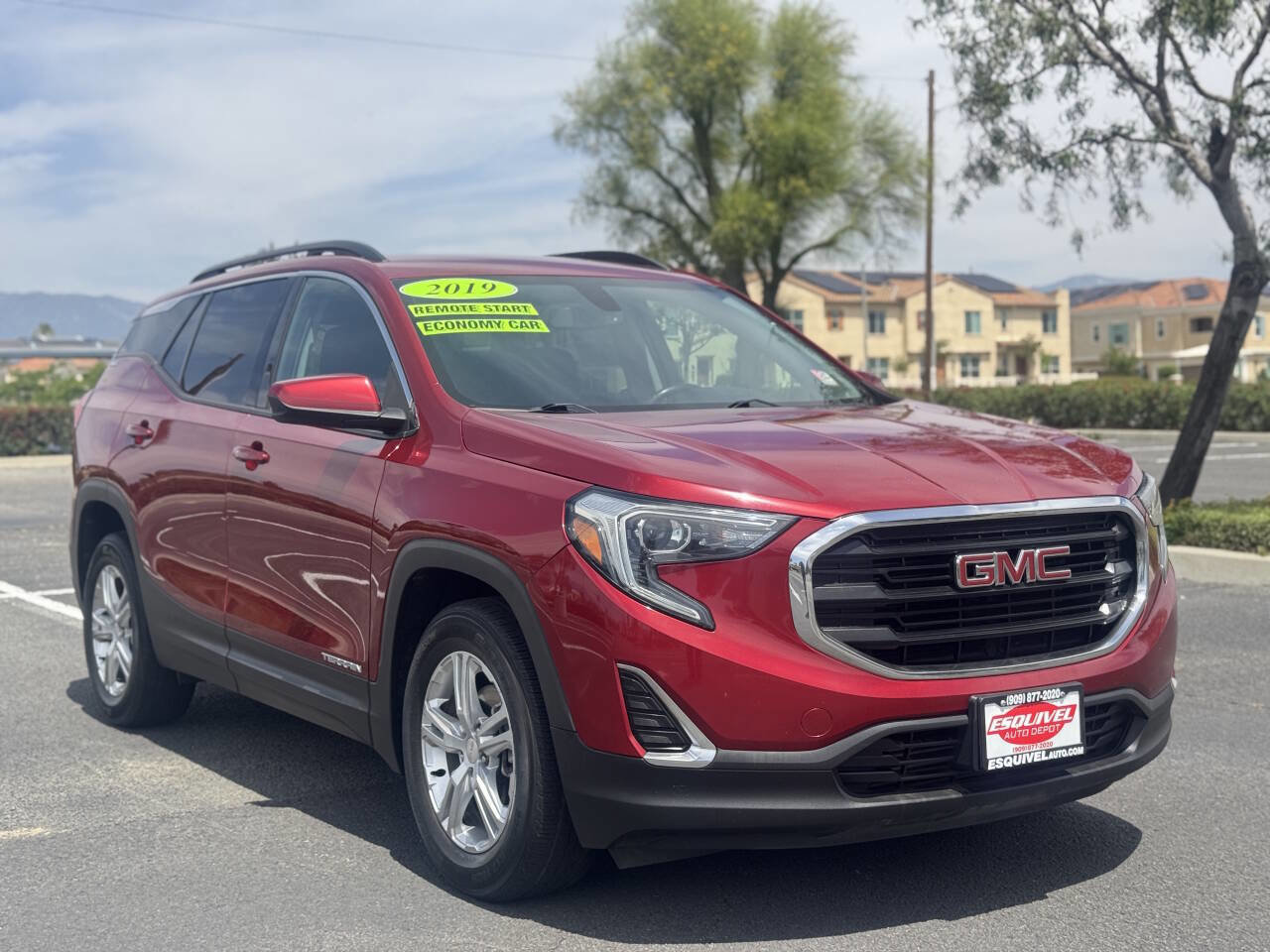 Used 2019 GMC Terrain SLE w/ Driver Convenience Package image 1