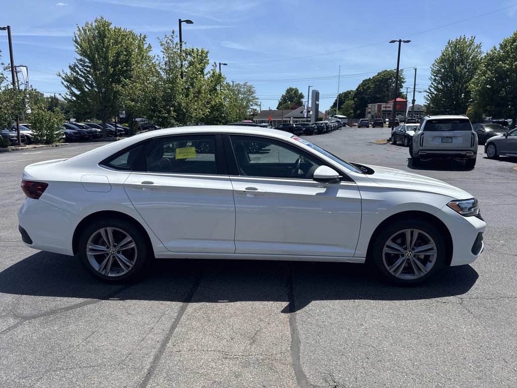 Used 2023 Volkswagen Jetta SE FWD image 9
