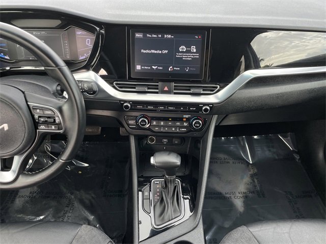 Certified 2022 Kia Niro EX image 12