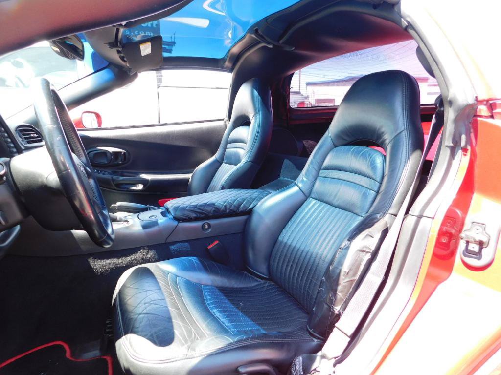 Used 2004 Chevrolet Corvette Coupe w/ Roof Package RWD image 11