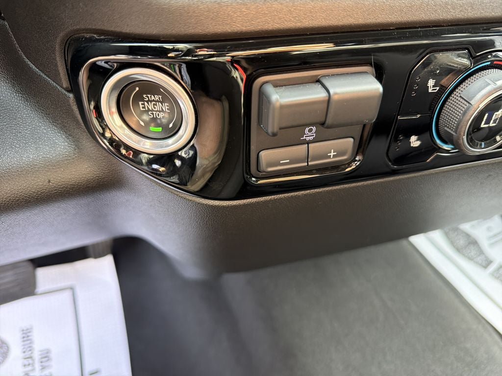 Used 2024 Chevrolet Silverado 2500 LT AWD/4WD image 24