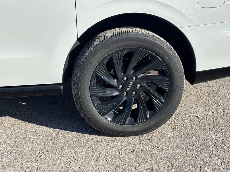 New 2025 Lincoln Navigator L Reserve w/ Jet Appearance Package AWD/4WD image 9