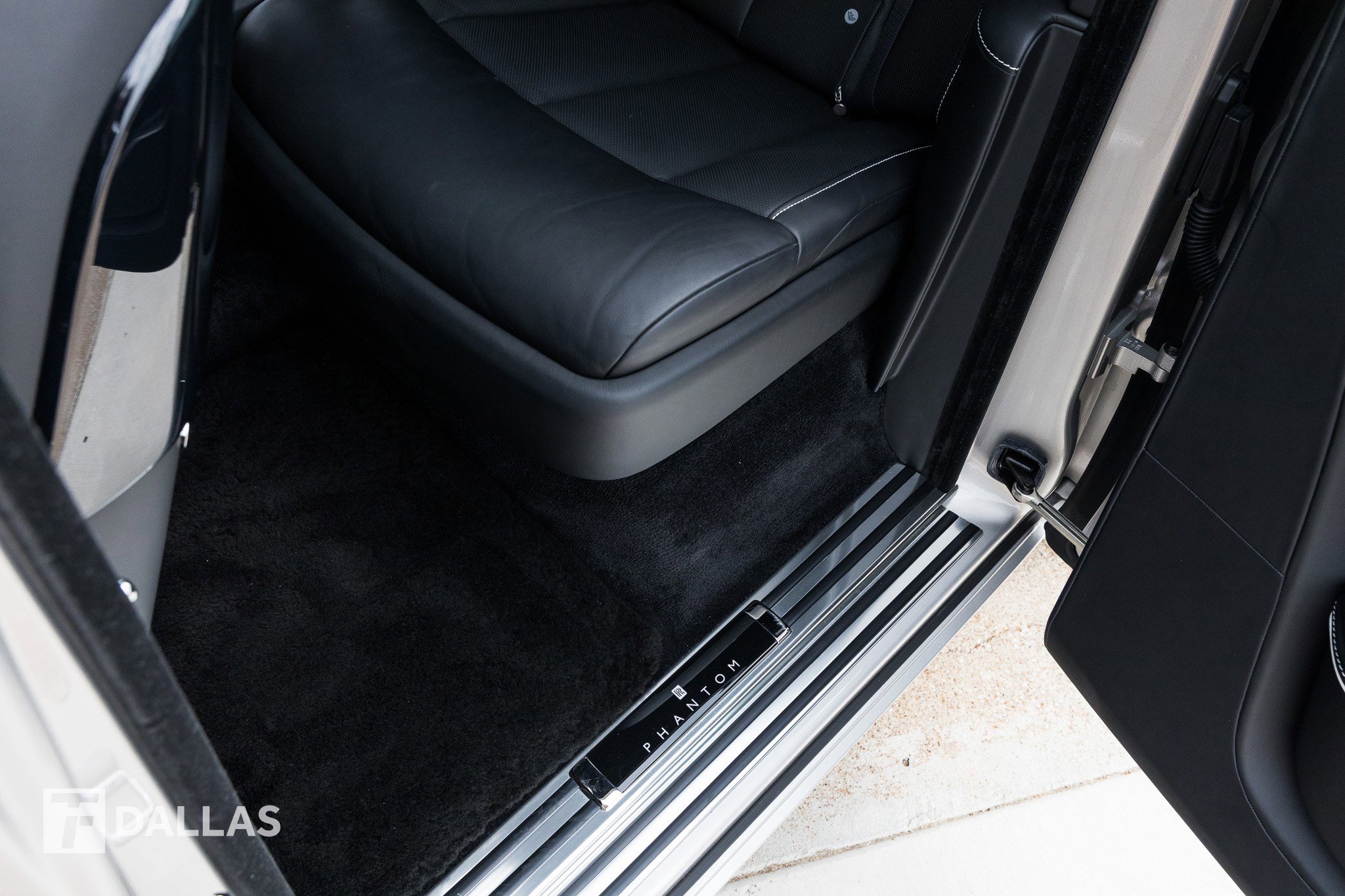 Used 2023 Rolls-Royce Phantom Sedan w/ The Phantom Package image 35