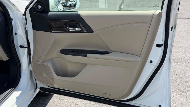 Used 2016 Honda Accord EX-L image 31