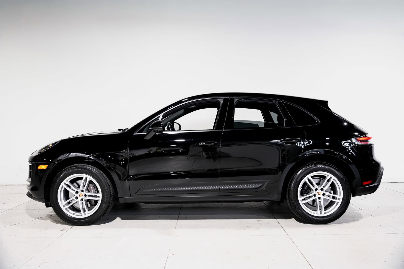 Used 2024 Porsche Macan AWD/4WD image 7