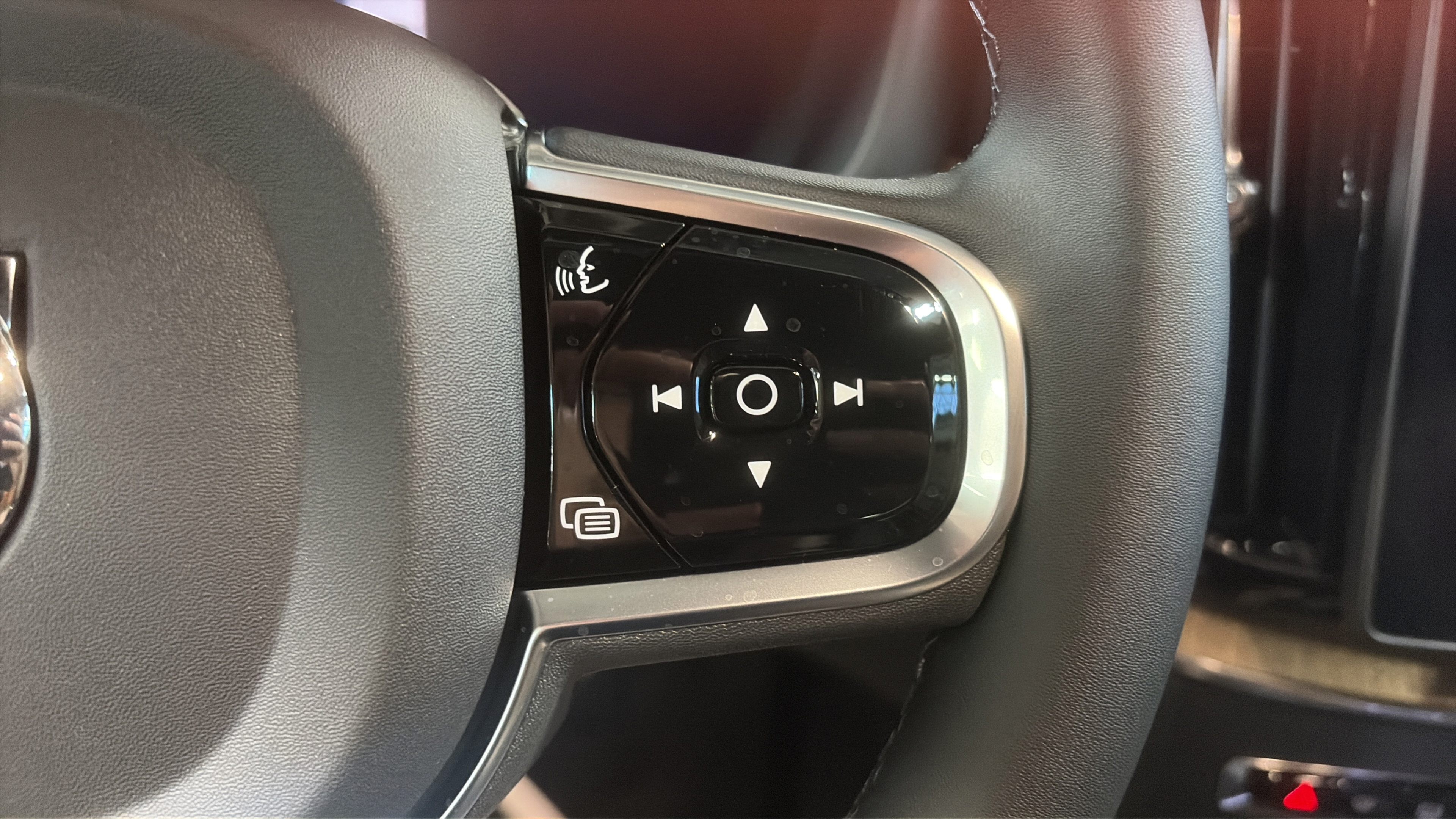 New 2027 Volvo XC60 B5 Plus AWD/4WD image 12