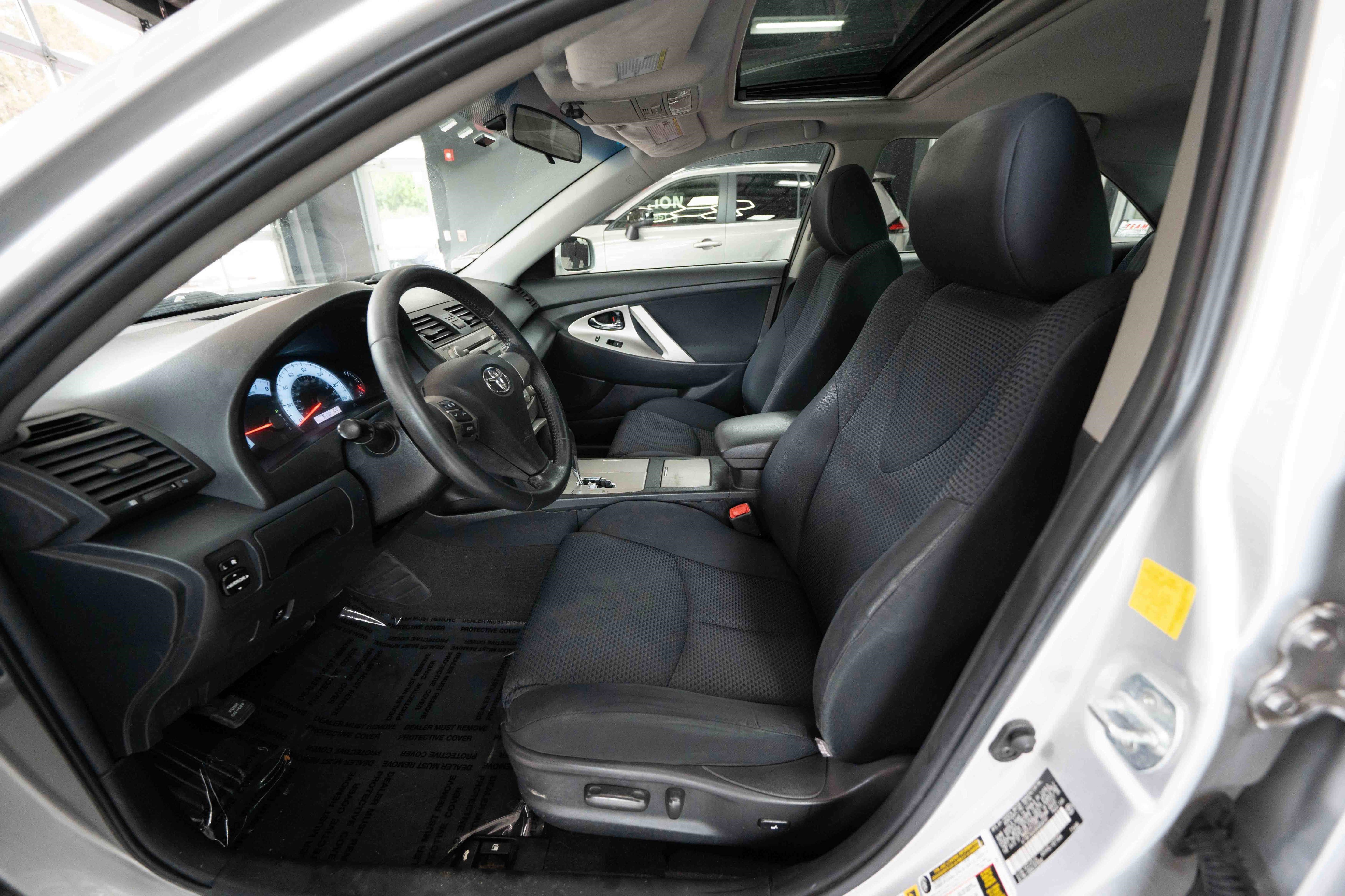 Used 2011 Toyota Camry SE w/ SE Extra-Value Pkg #1 image 9