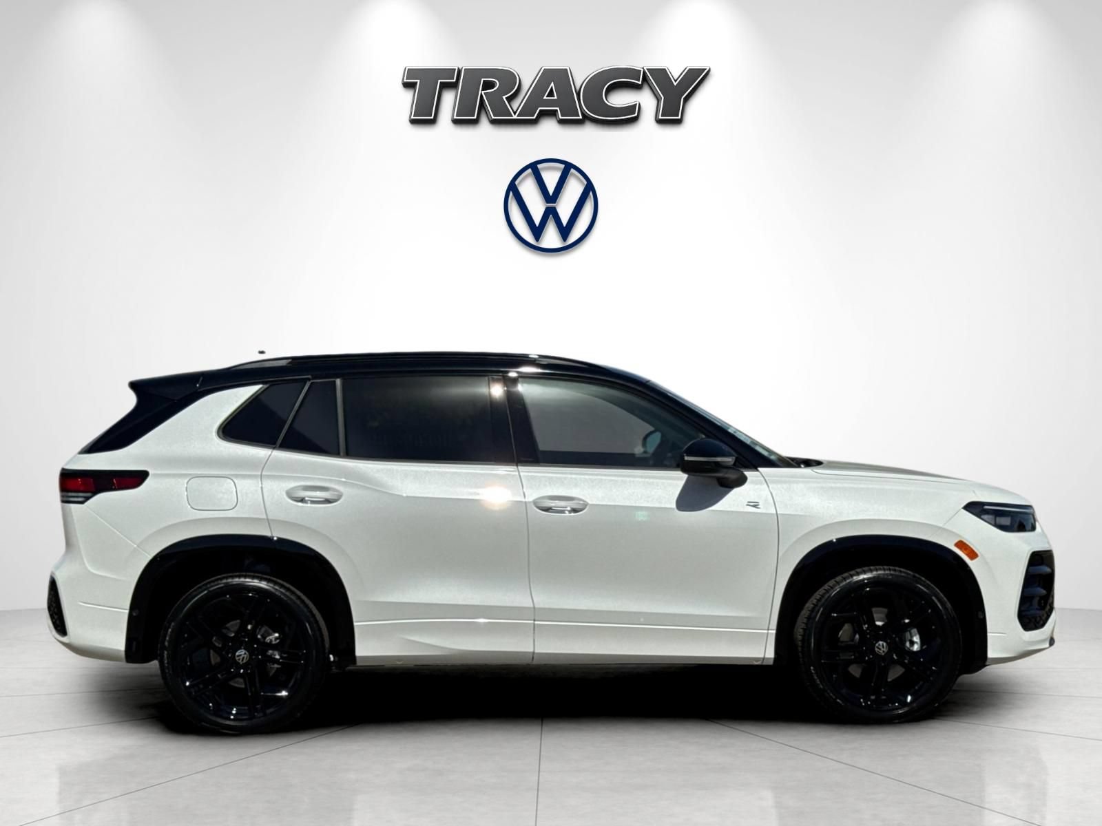 New 2026 Volkswagen Tiguan SE R-Line AWD/4WD image 3
