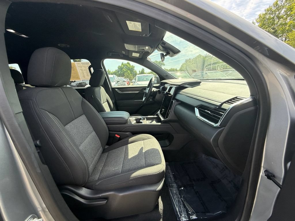 Used 2025 GMC Acadia Elevation FWD image 28