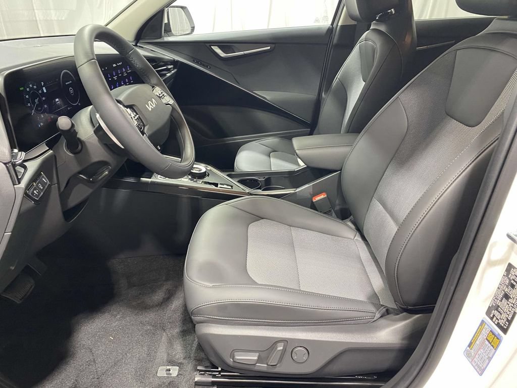 New 2026 Kia Niro Wind FWD image 17