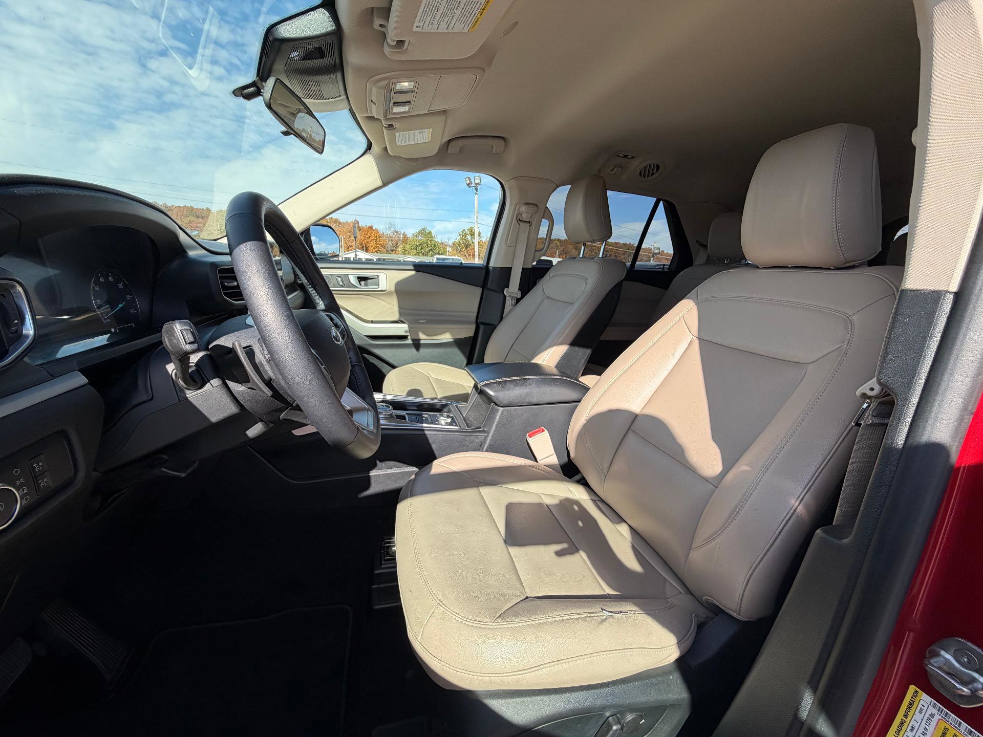 Used 2020 Ford Explorer XLT w/ Equipment Group 202A image 9