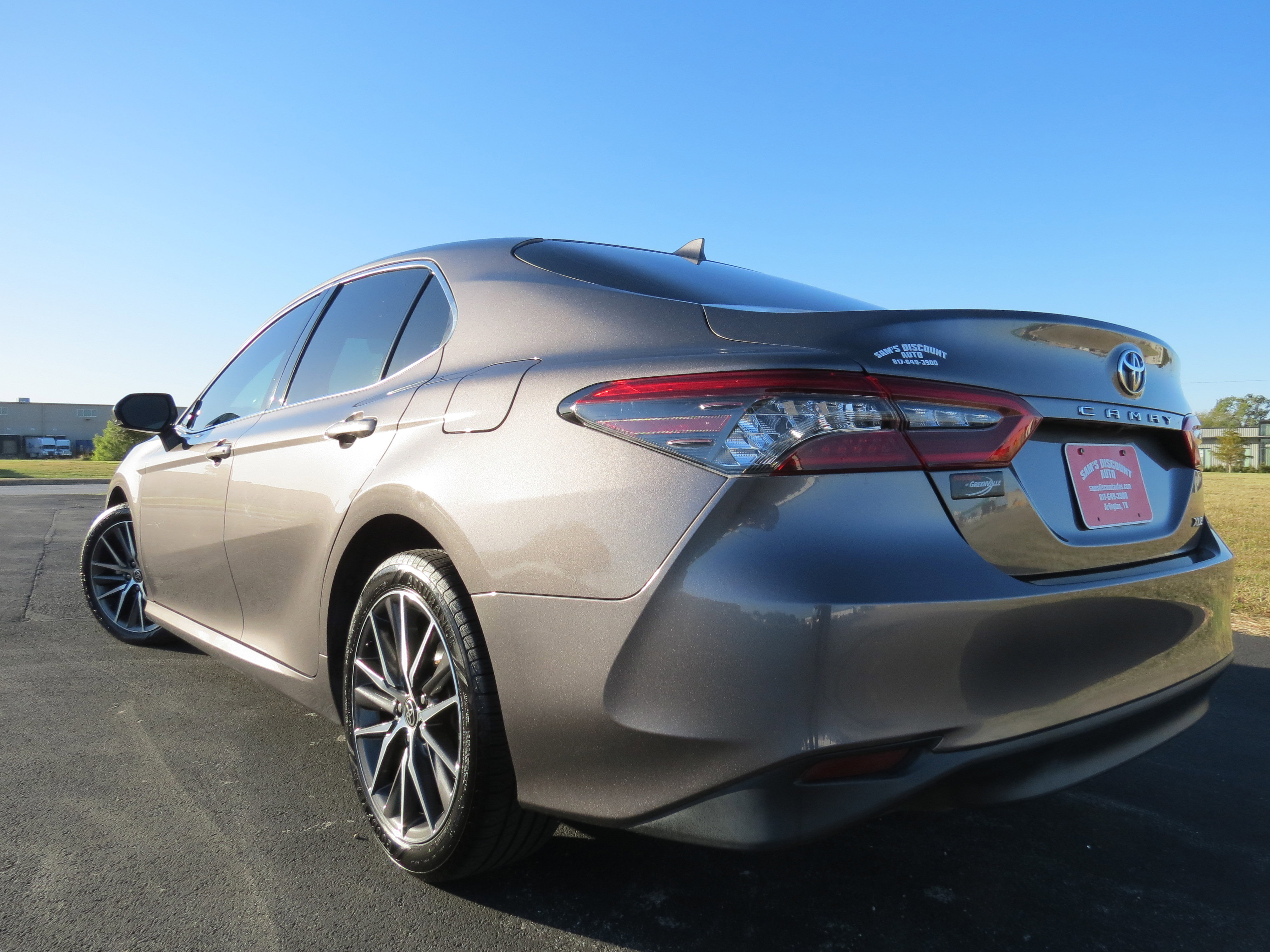 Used 2022 Toyota Camry XLE image 5