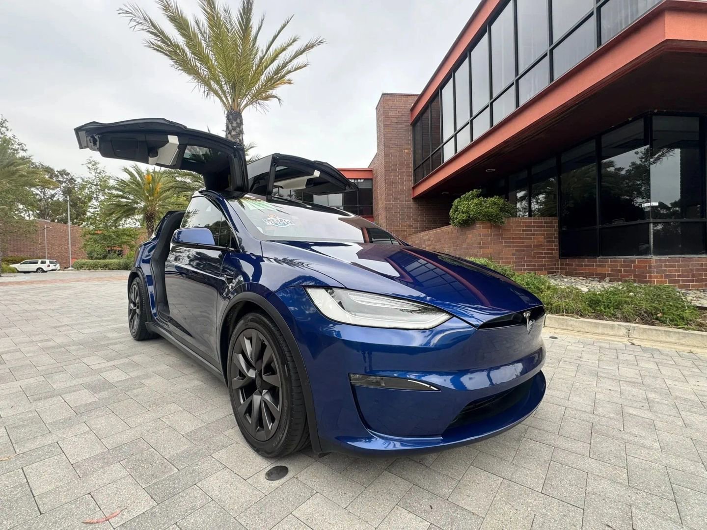 Used 2021 Tesla Model X Long Range image 3