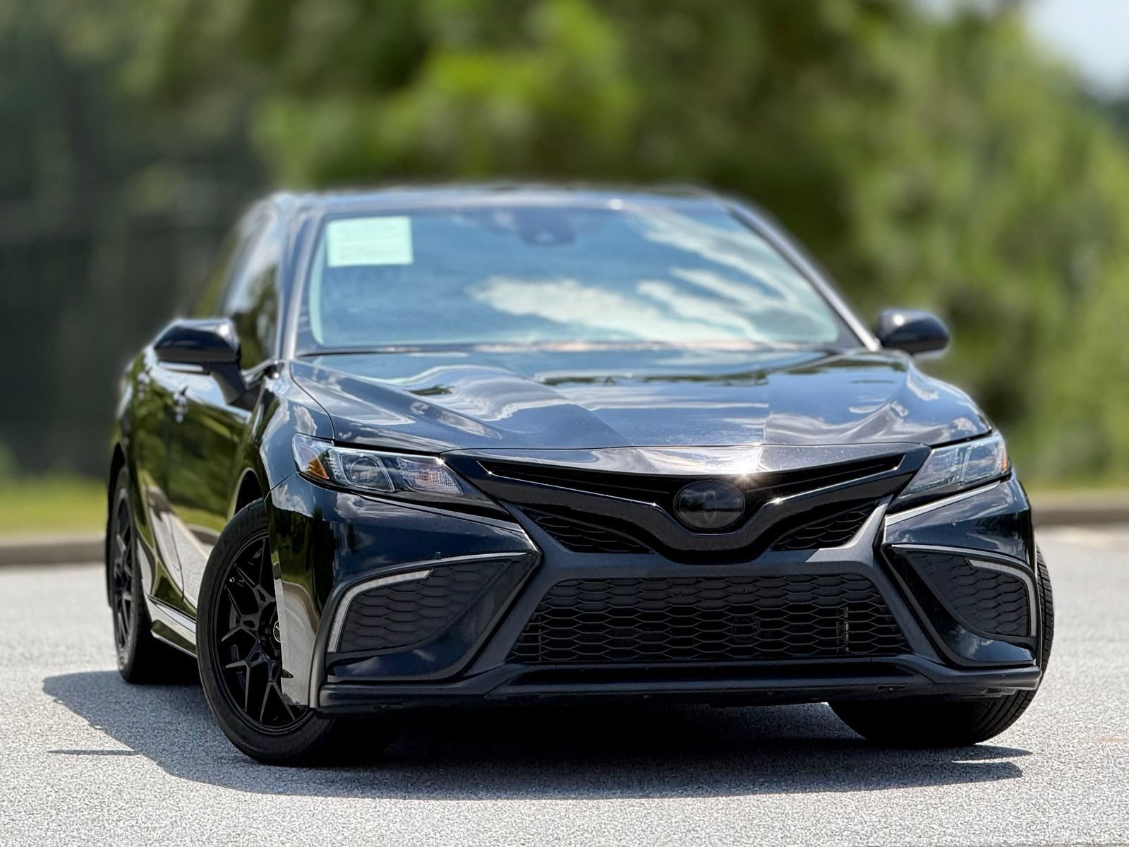 Used 2023 Toyota Camry SE w/ Cold Weather Package FWD image 4