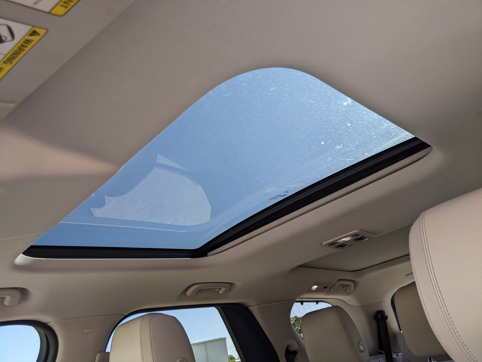 Used 2017 Land Rover Discovery HSE image 32