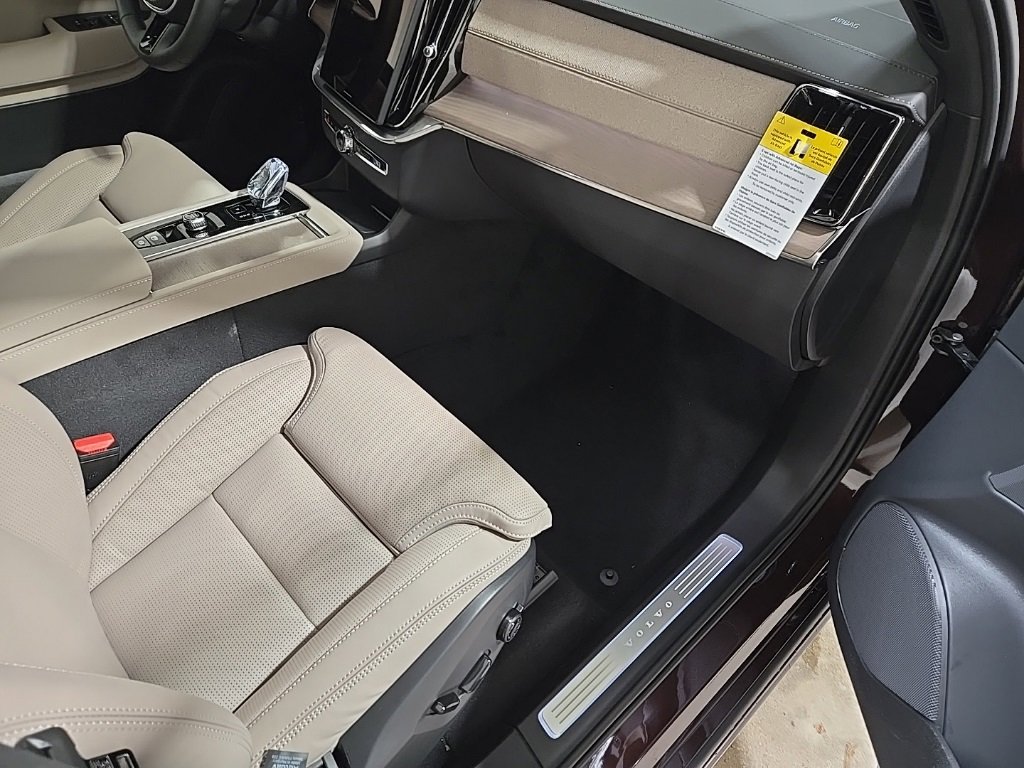 New 2026 Volvo XC90 B6 Ultra w/ Protection Package image 21