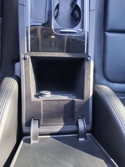 Used 2019 Jaguar F-PACE image 17