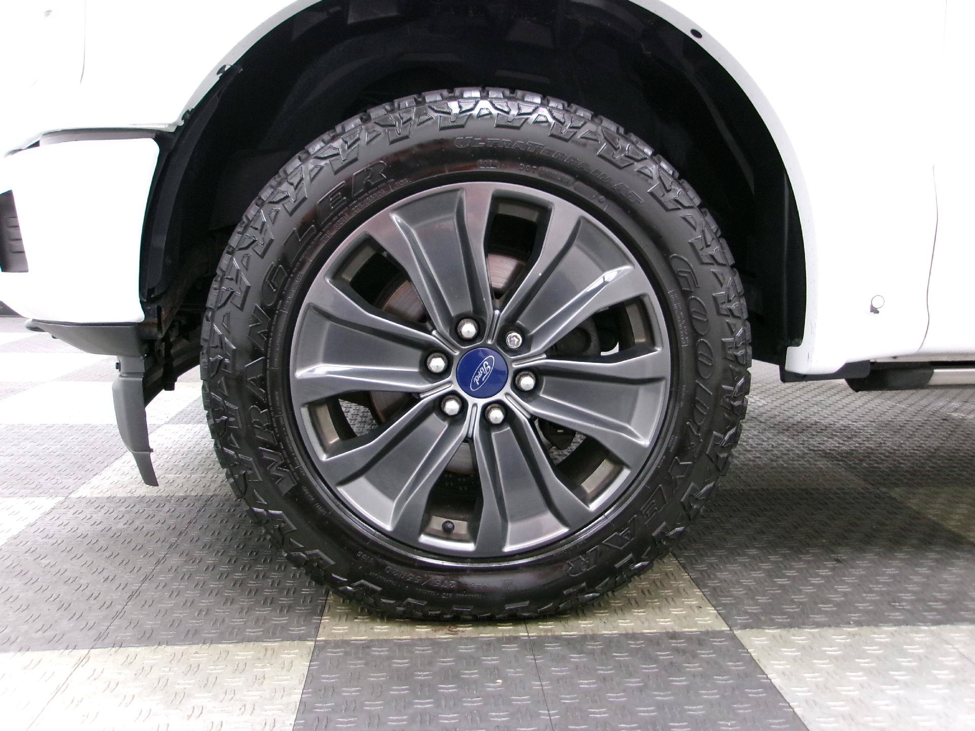 Used 2018 Ford F150 Lariat w/ Equipment Group 502A Luxury AWD/4WD image 17