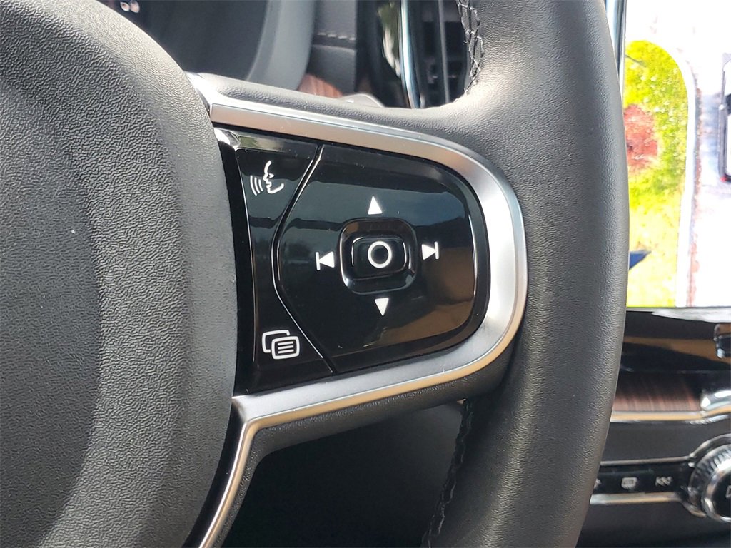 Certified 2024 Volvo XC60 B5 Ultimate AWD/4WD image 25