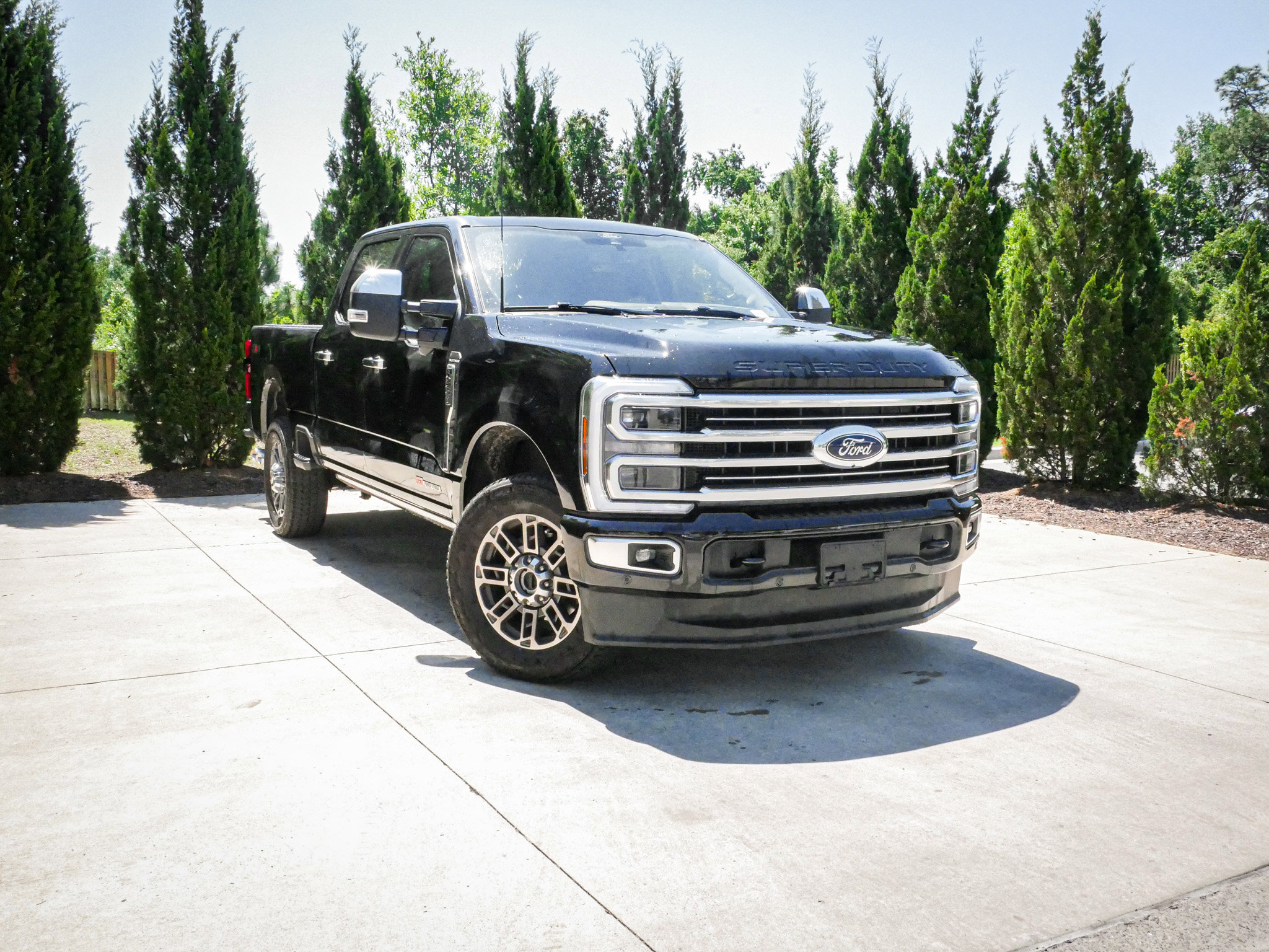 Used 2025 Ford F250 Platinum w/ Platinum Plus Package AWD/4WD image 2